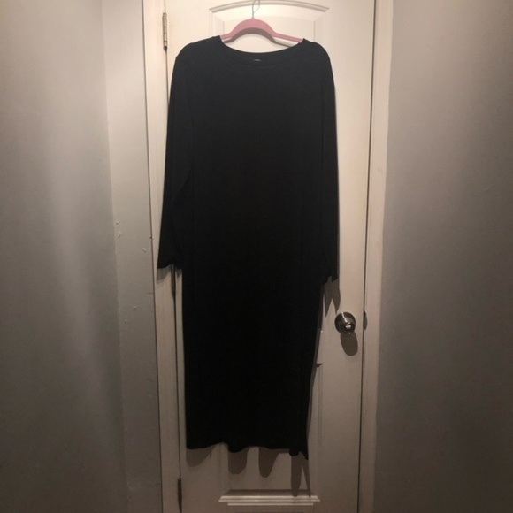 H&M Dresses & Skirts - H&M Plus Black Midi Dress